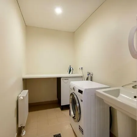 Comfortable 3 Bedroom In City Center Apartment