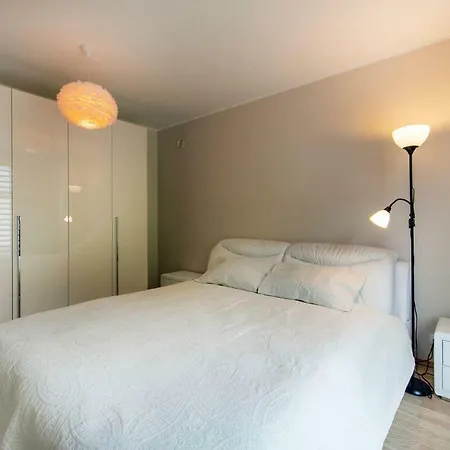 Comfortable 3 Bedroom In City Center Apartment